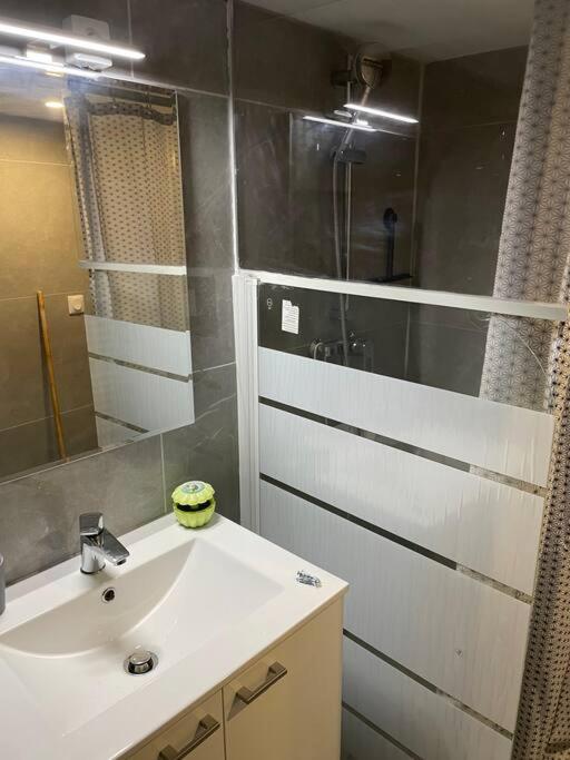 Appartement Confortable - Opera - Place De La Madeleine - Saint Martin - 4 Pers Paris Luaran gambar